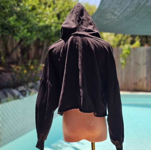 Yogaworks cropped hoodie - Picture 2 of 5